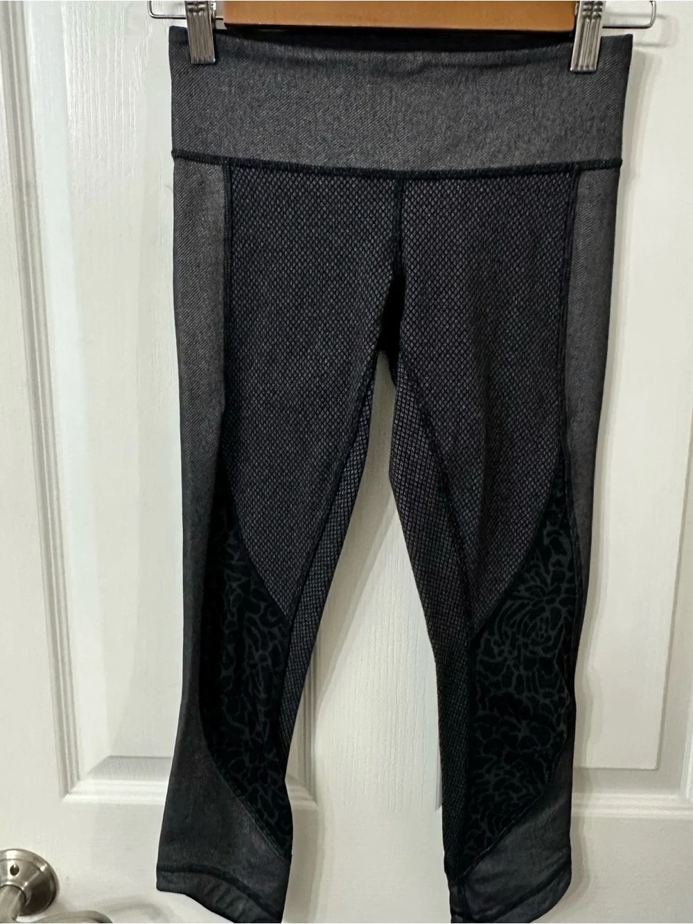 Lululemon Capri Leggings Women Size 2
